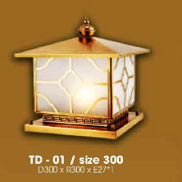 TD - 01/Size 300: Đèn gắn đầu trụ cổng xi mạ đồng - KT: L300mm x W300mm - Bóng đèn E27 x 1