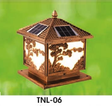 HF - TNL - 06: Đèn đầu trụ NLMT - KT: Mái 400mm x 400mm - Đế: 400mm x 400mm x H450mm - Đèn LED 5W,  ánh sáng đổi 3 màu + Đèn E27 x1