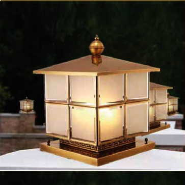 TCD - 08 - 21: Đèn gắn đầu trụ cổng đồng - KT: L300mm x R300mm - Bóng đèn E27 x 1