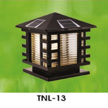HF - TNL - 13: Đèn đầu trụ NLMT - KT: Mái 400mm x 400mm - Đế: 360mm x 360mm x H360mm - Đèn LED 5W, ánh sáng đổi 3 màu + Đèn E27 x1