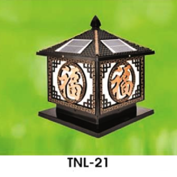 HF - TNL - 21: Đèn đầu trụ NLMT - KT: Mái 300mm x 300mm - Đế: 300mm x 300mm x H370mm - Đèn LED 4W ánh sáng đổi 3 màu + Đèn E27 x1