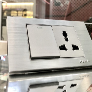 NOVA - AI05B: Bộ 1 contac 2 chiều + ổ cắm đa năng chuẩn BS - 16A/250V