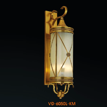 VE - VĐ - 6050L - KM: Đèn gắn tường ngoài trời đồng - KT: L170mm x W240mm x H750mm - Bóng đèn E14 x 3 bóng