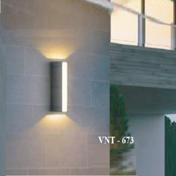 VNT - 673: Đèn gắn tường ngoài trời - KT: W60mm x H220mm - Đèn LED
