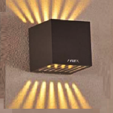 AK - 44: Đèn gắn tường ngoài trời LED - KT: L100mm x W100mm x H100mm - Đèn LED 10W ánh sáng vàng