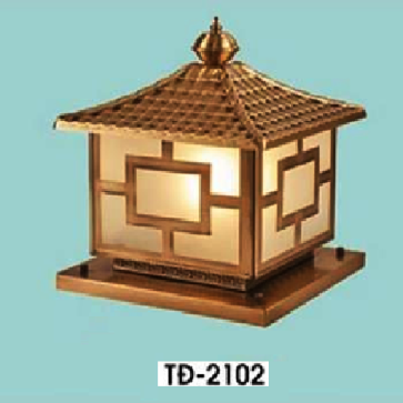 HF - TĐ - 2102: Đèn gắn đầu trụ - KT: 250mm x 250mm x H320mm - Bóng đèn E27 x 1