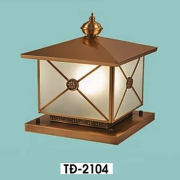 HF - TĐ - 2104: Đèn gắn đầu trụ - KT: L250mm x W250mm x H320mm - Bóng đèn E27 x 1